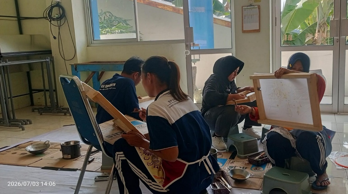 Pembuatan Batik Tulis